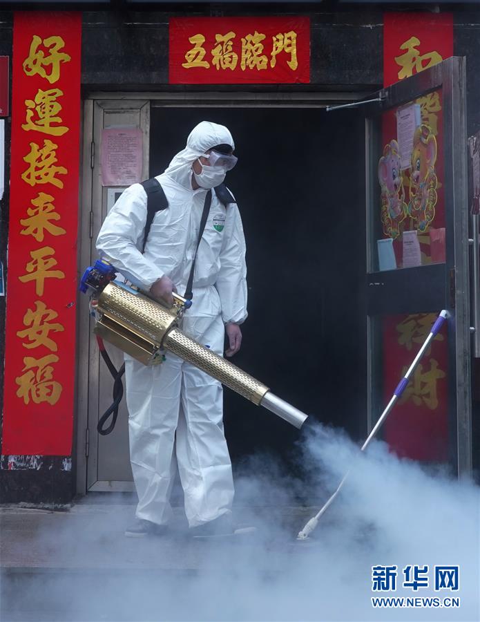 (聚焦疫情防控)(1)喷药消毒