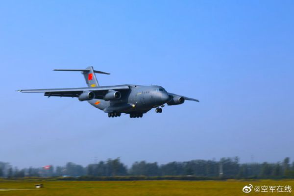 图片来源:@空军在线
