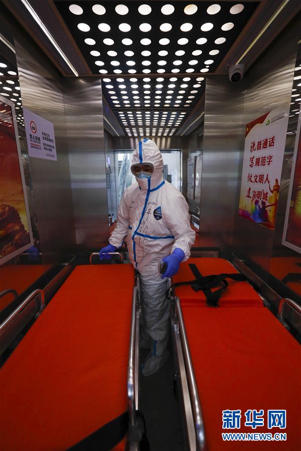 （聚焦疫情防控）（6）新冠肺炎疫情下的生命“摆渡人”